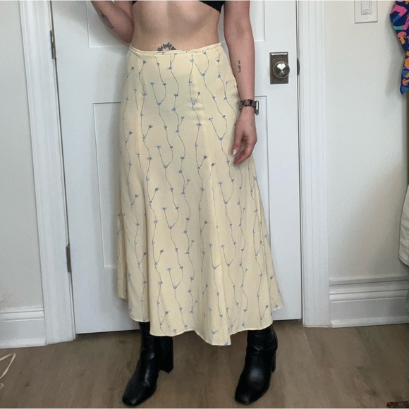 90s Spring Eggshell Skirt - Picture 7 of 10